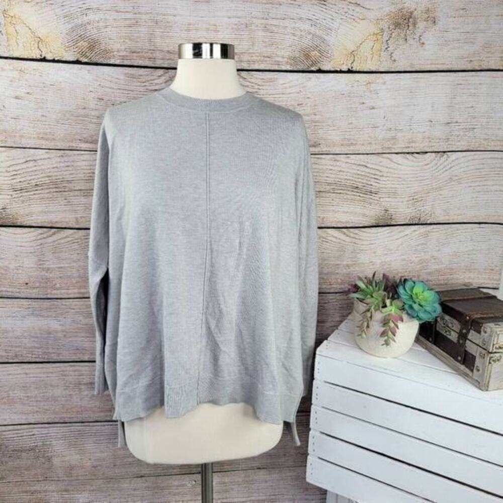 Mustard Seed Women's‎ Round Neck Light Gray Sweater Size Medium